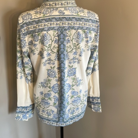 Cupcakes and Cashmere blouse - Picture 5 of 6